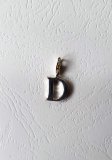 Подвеска "D" на застежке, металл, 3 см