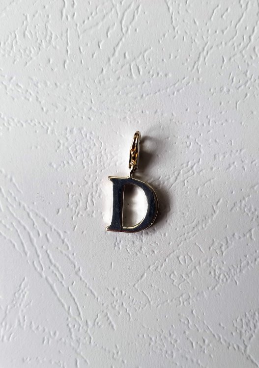 Подвеска "D" на застежке, металл, 3 см